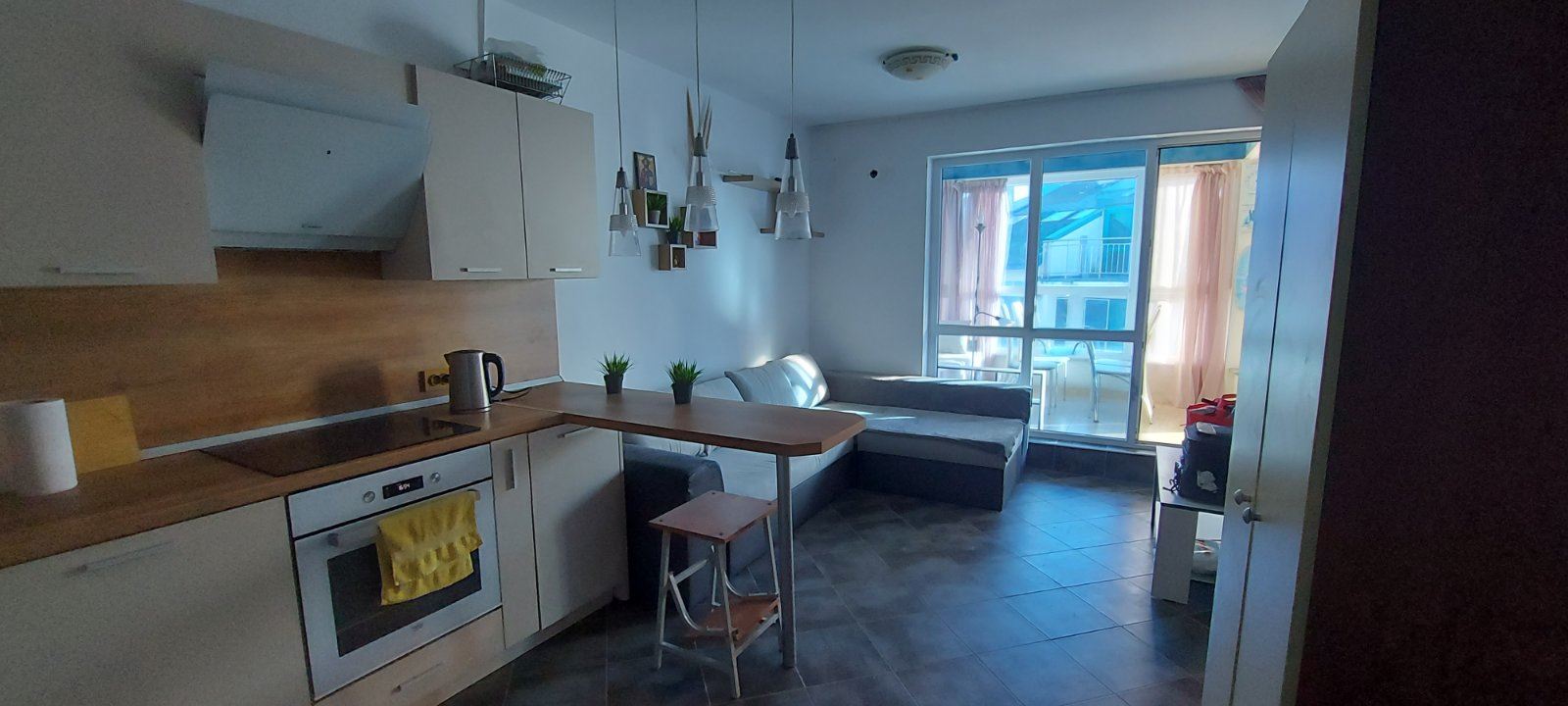Pomorie – 3-Zimmer-Wohnung mit zwei Schlafzimmern und Meerblick in einer Anlage mit Swimmingpool und Parkplatz