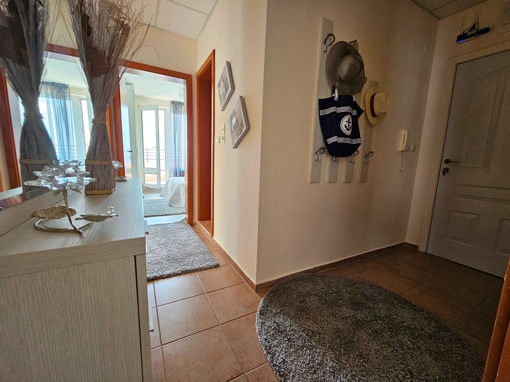 Luxuriöses Panoramaapartment in erster Meereslinie mit zwei Schlafzimmern und einer riesigen Terrasse