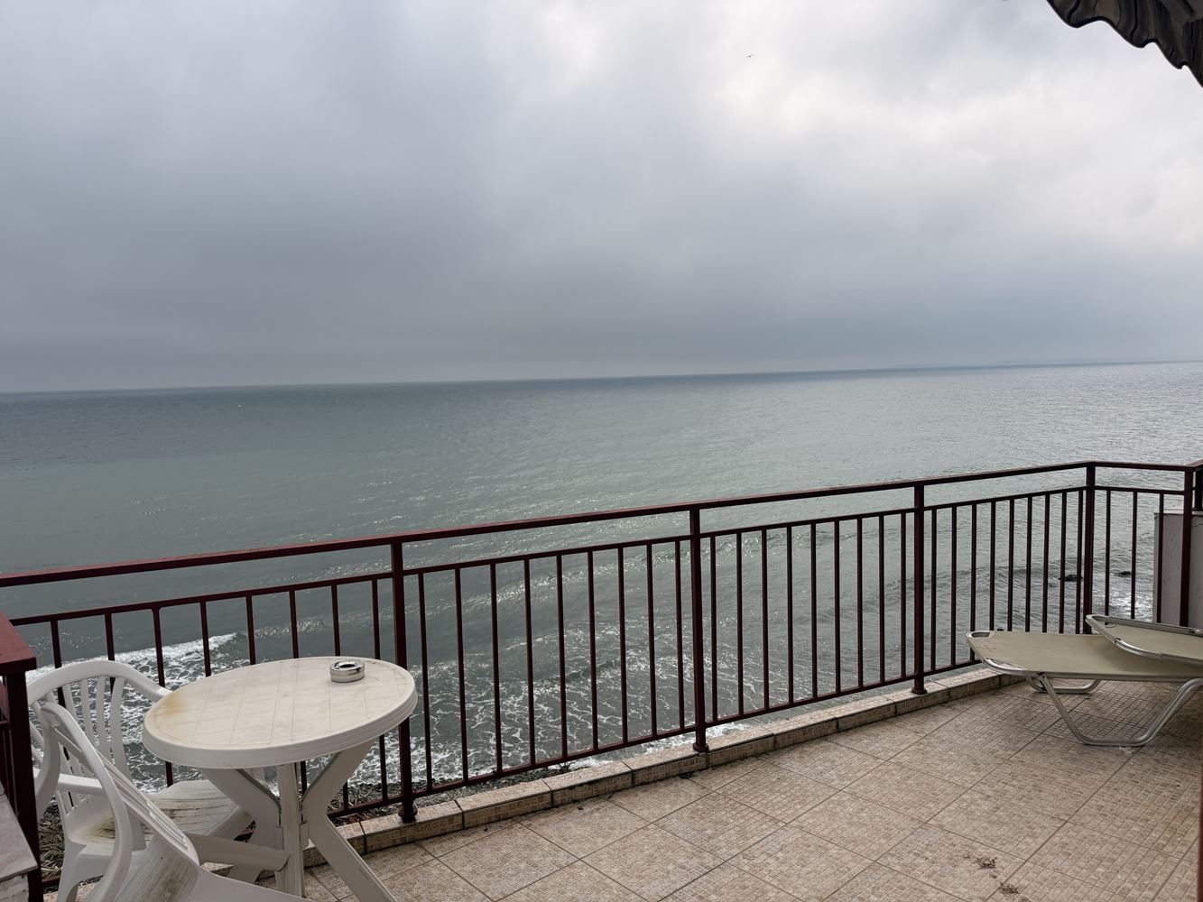 Zweizimmerwohnung in erster Linie mit direktem Meerblick – Sonnenstrand
