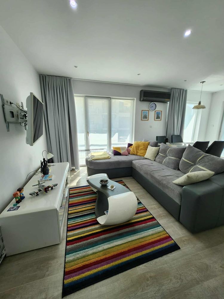 Drei-Zimmer-Wohnung mit Blick auf den Pool in Sveti Vlas – Komfort, Stil und hervorragende Lage