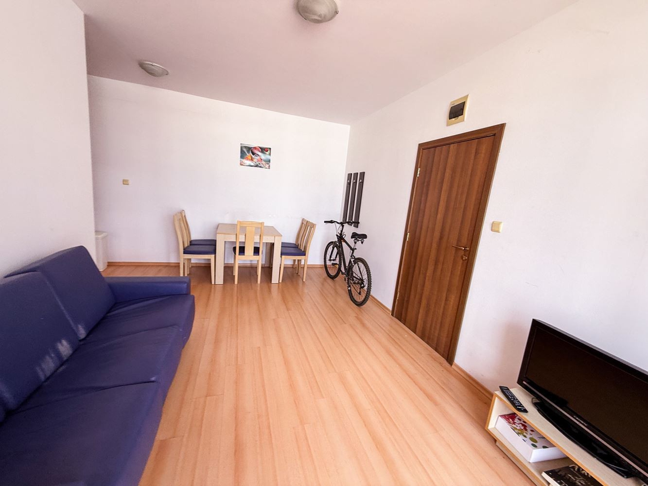 3-Zimmer-Wohnung mit Poolblick in einem gepflegten Komplex nahe Sonnenstrand