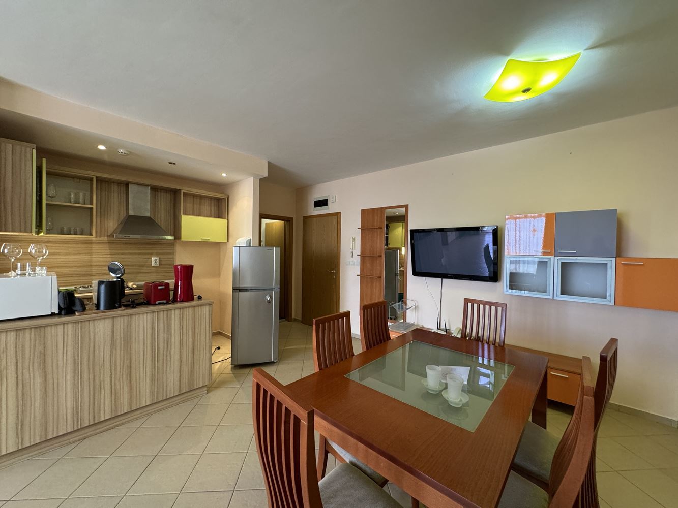 Geräumige 3-Zimmer-Wohnung in erster Meereslinie in Sveti Vlas – Meer- und Poolblick