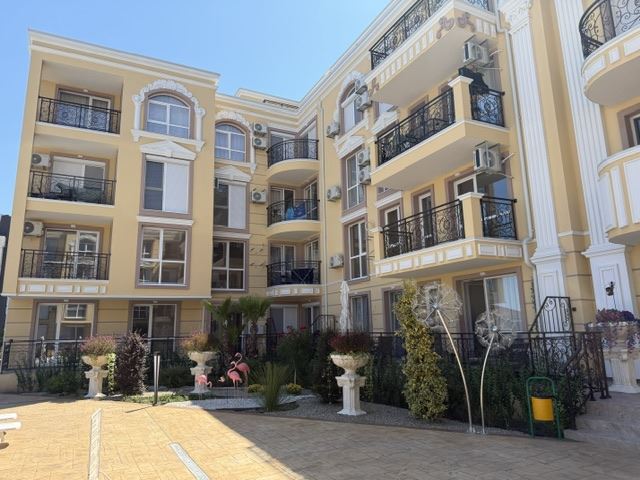 Neue Zweizimmerwohnung mit großzügigem Balkon in einer modernen Anlage in Ravda