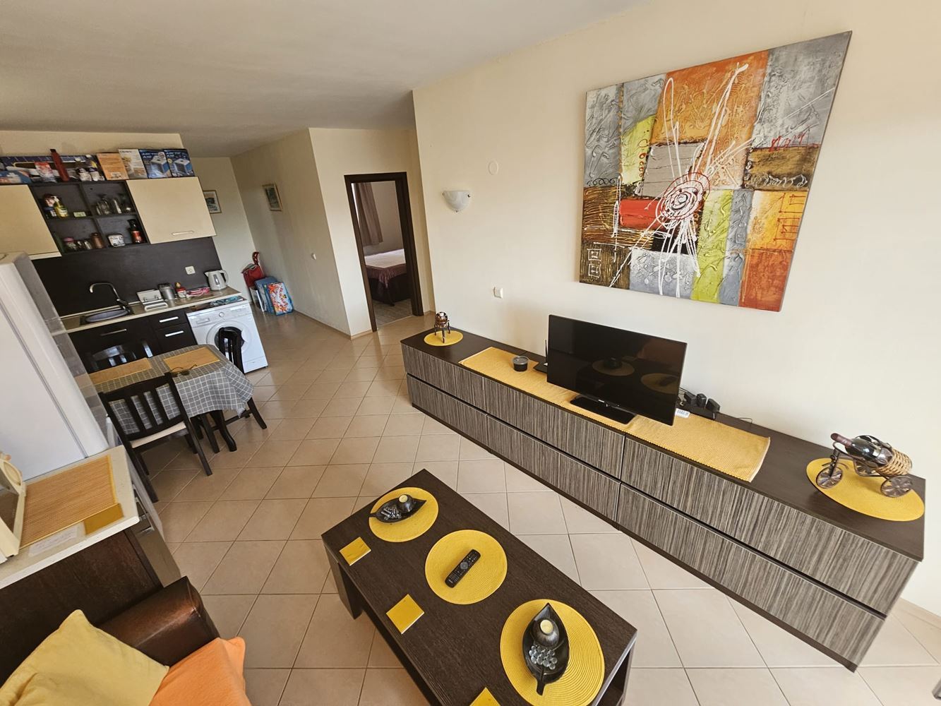 Geräumiges Apartment mit zwei Schlafzimmern in Sonnenstrand mit hervorragender Lage und Annehmlichkeiten für die ganzjährige Nutzung