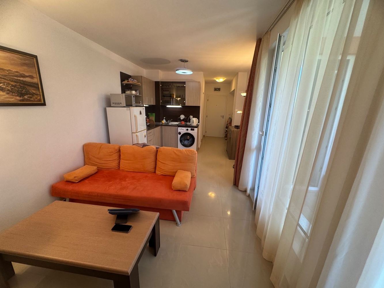 Südlich ausgerichtete 3-Zimmer-Wohnung mit Tiefgaragenstellplatz 200 m vom Meer in Pomorie