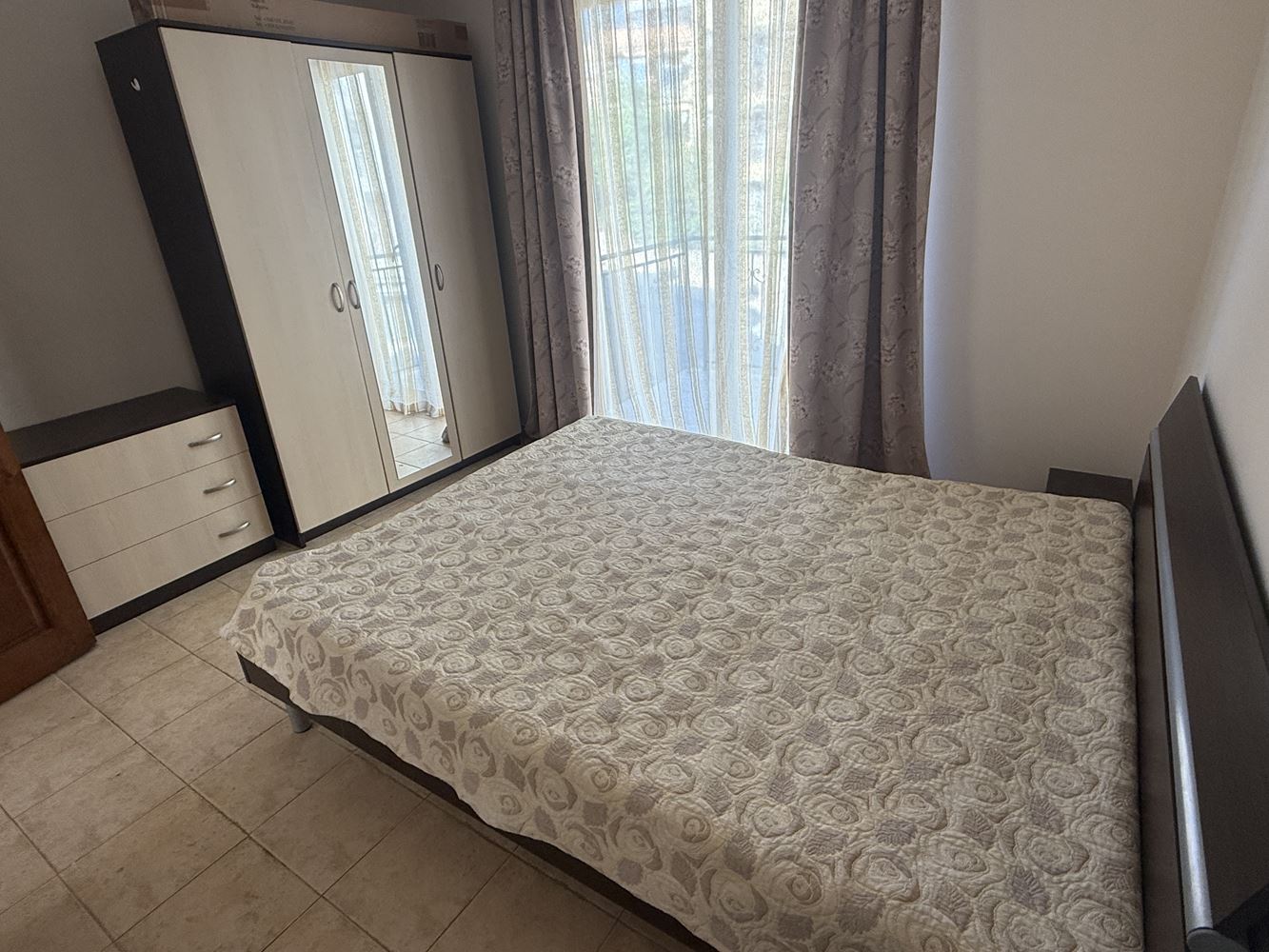 Zwei-Zimmer-Wohnung in Sveti Vlas – 300 m vom Meer entfernt, hervorragende Infrastruktur und Ratenzahlung bis Jahresende