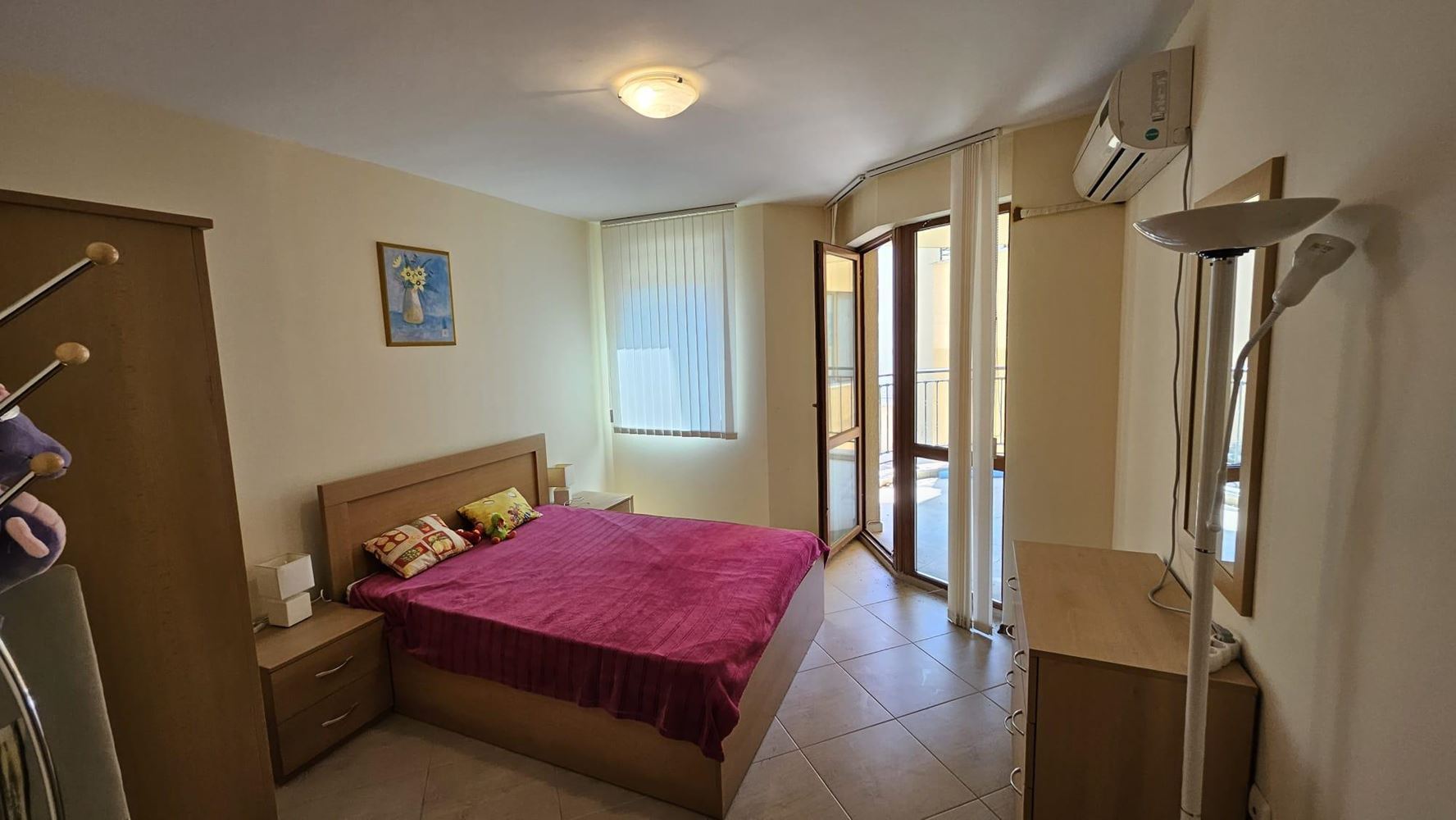 Drei-Zimmer-Wohnung mit großzügiger Fläche und niedrigen Instandhaltungskosten in Sonnenstrand
