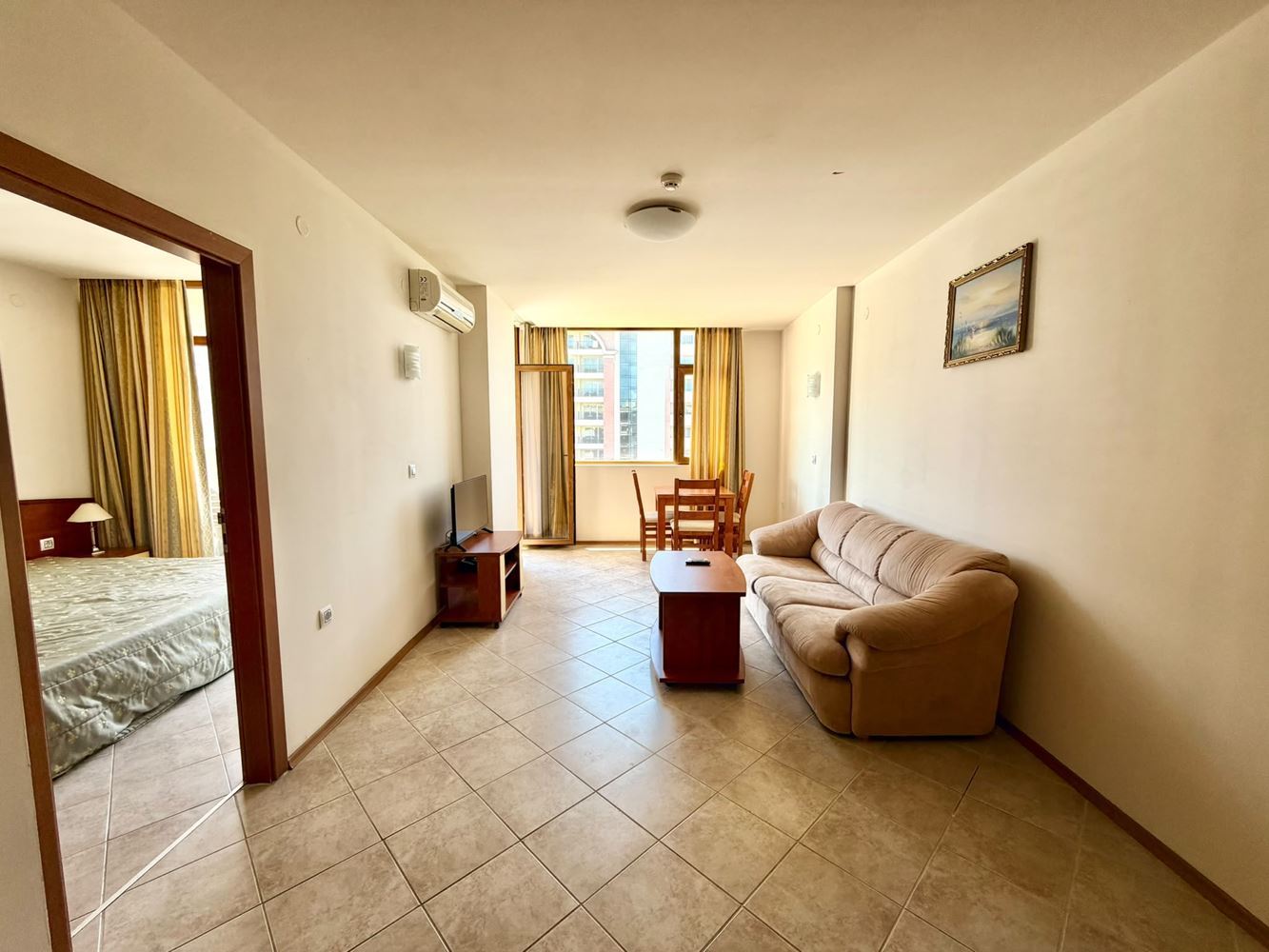 Geräumige Wohnung mit einem Schlafzimmer und Meerblick in zweiter Meereslinie in Sonnenstrand