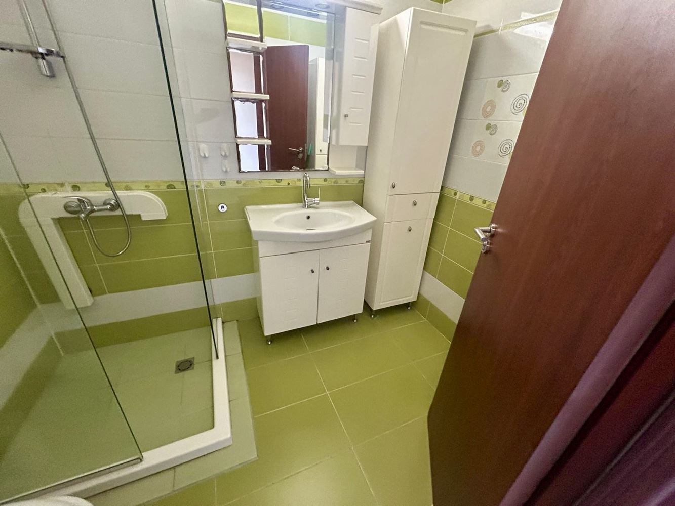 Großzügige 3-Zimmer-Wohnung mit zwei Schlafzimmern in Nessebar – zwei Terrassen und Möglichkeit für ein drittes Schlafzimmer