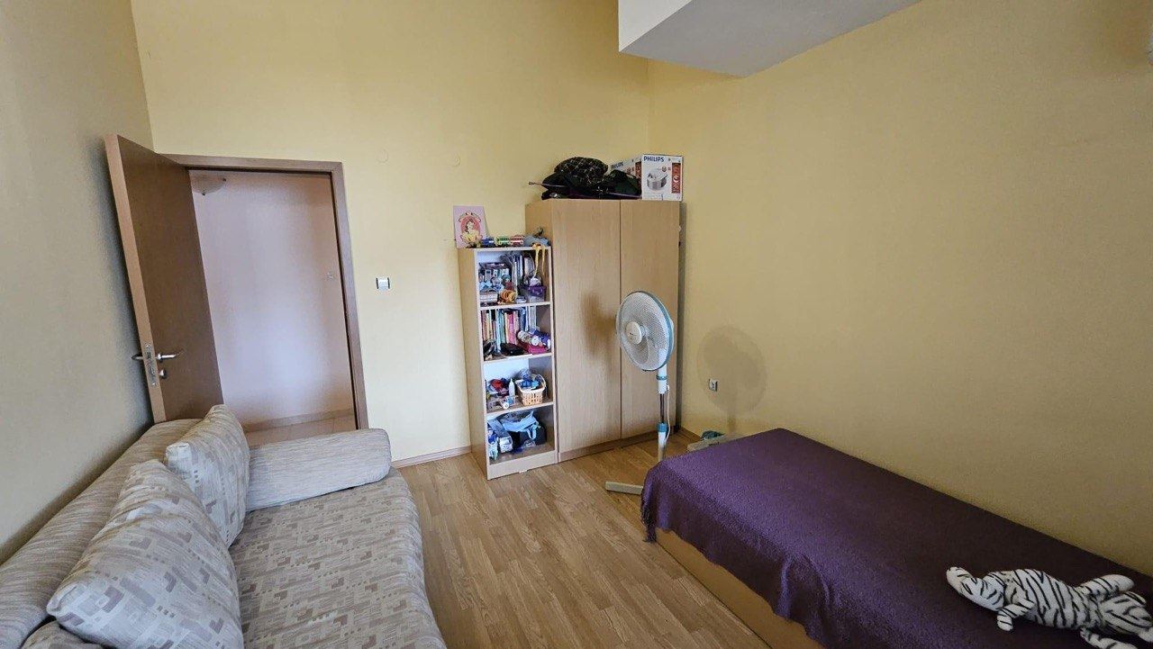 Geräumige Drei-Zimmer-Wohnung in Sveti Vlas – nur 100 m vom Strand und Yachthafen entfernt