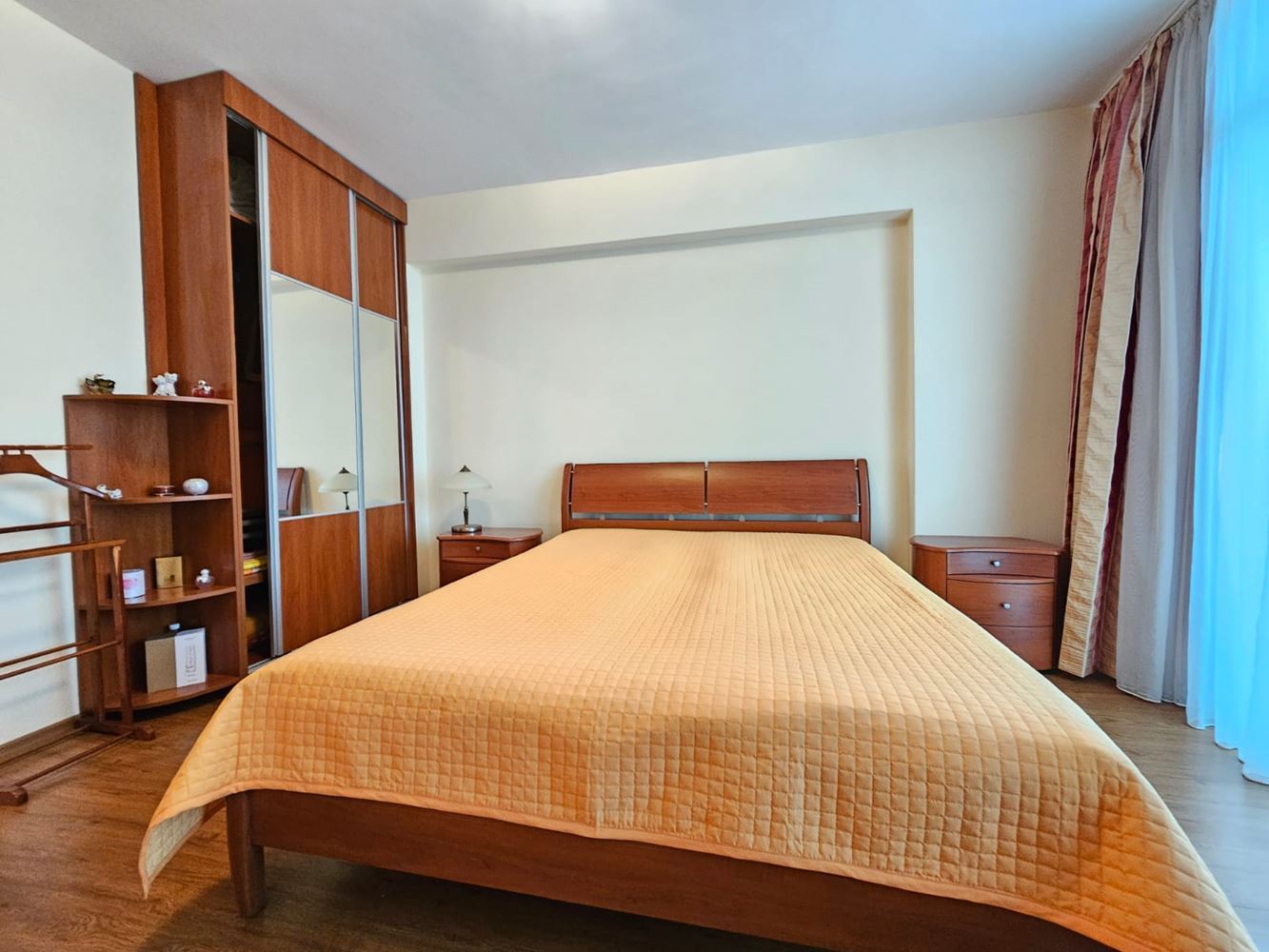 Geräumige Drei-Zimmer-Wohnung in erster Meereslinie in Sozopol mit einzigartiger Panoramaterrasse