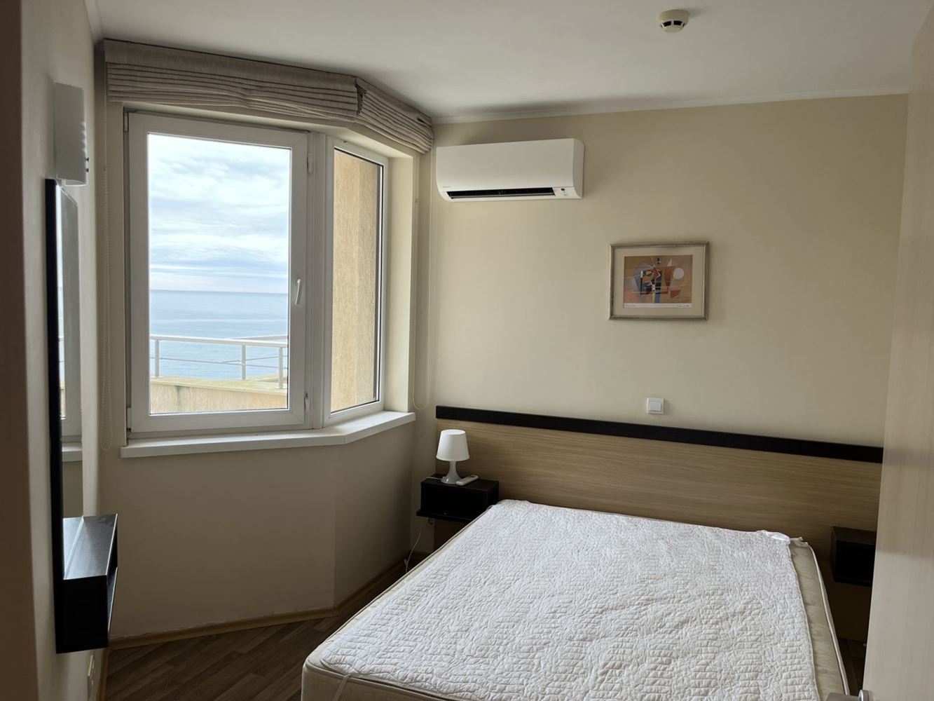 Obzor – möblierte Ein-Zimmer-Wohnung in erster Meereslinie mit Panoramameerblick