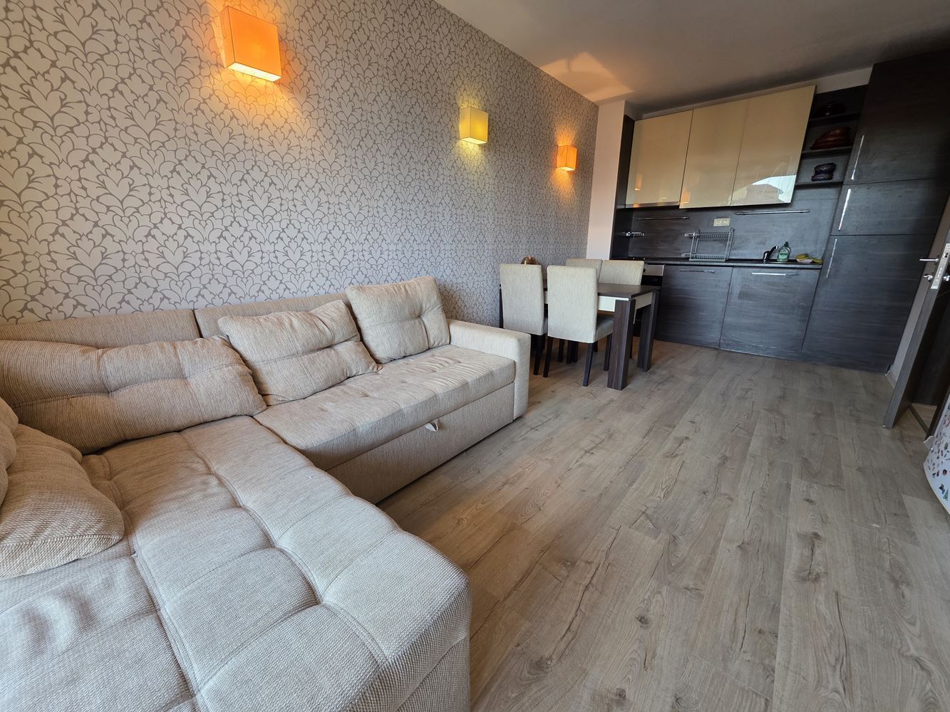 Herrliche Wohnung mit einem Schlafzimmer in einer Anlage in Sonnenstrand – Blick auf den Pool; Stil und Komfort