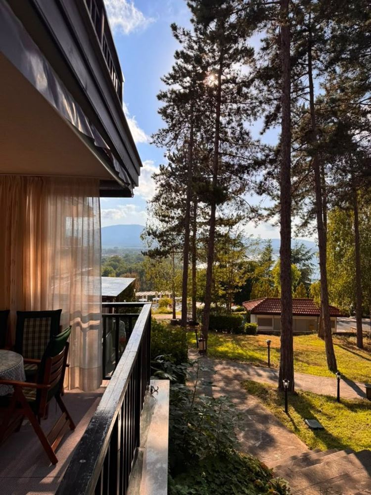 Drei-Zimmer-Wohnung mit Meerblick zwischen Pinien – Luxus und Ruhe in erster Meereslinie in Sozopol