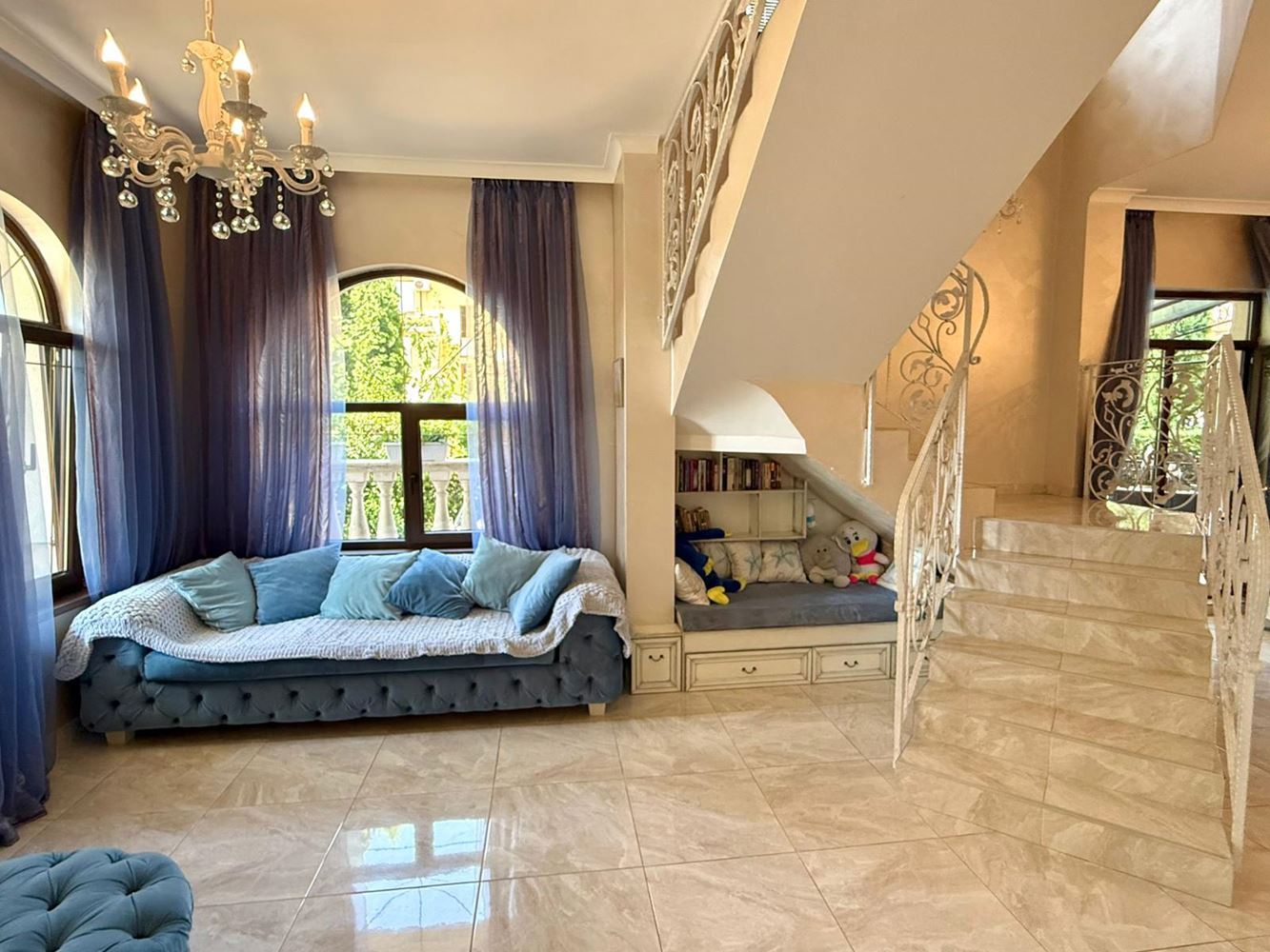 Luxuriöses Maisonette-Apartment mit großzügiger Veranda und Poolblick in Sveti Vlas