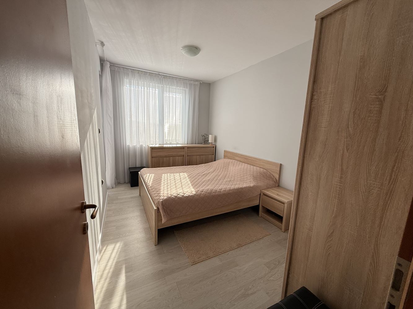 Ein-Zimmer-Wohnung mit Terrasse in Sonnenstrand – Komfort und ganzjährige Sicherheit