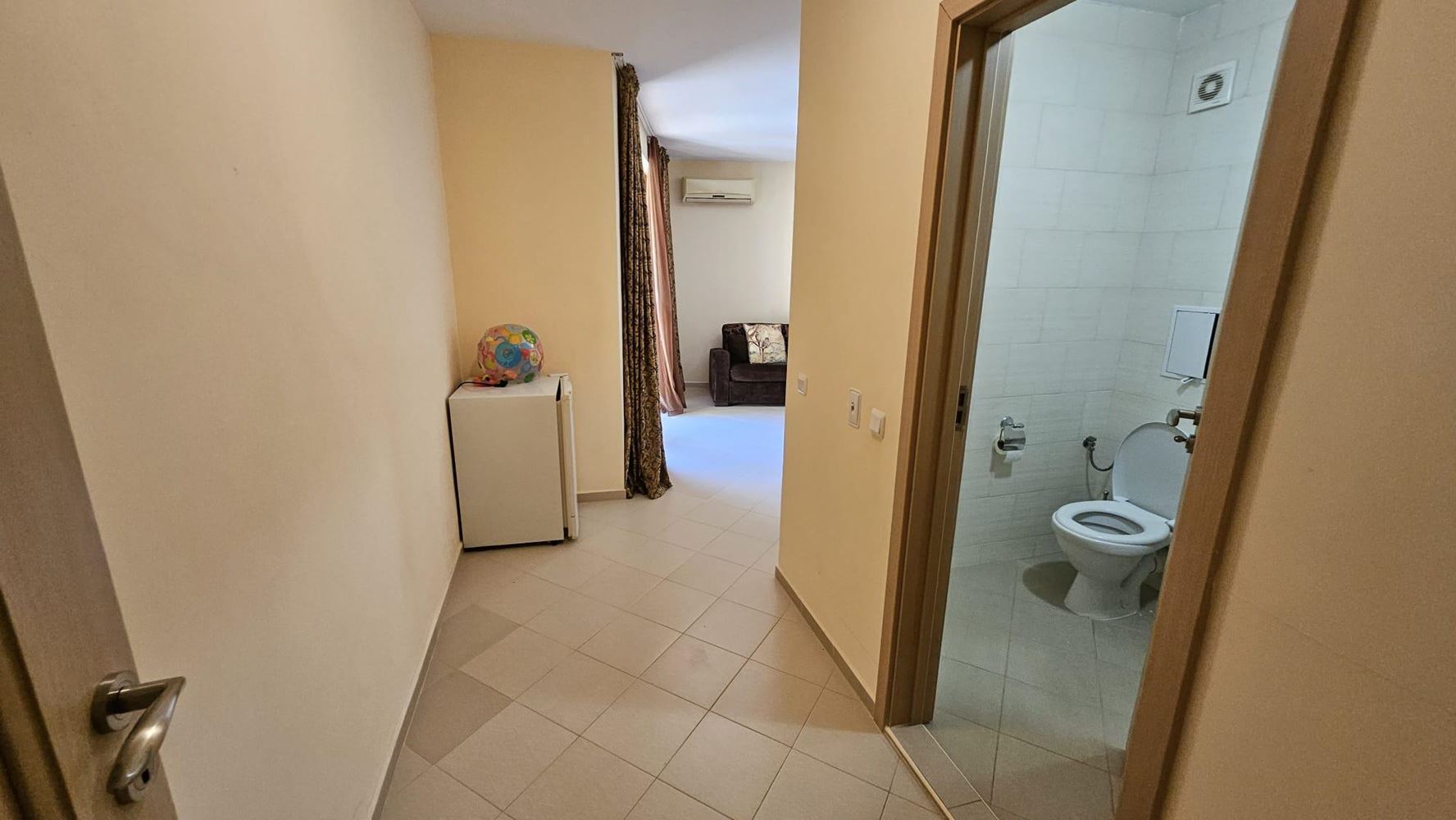 Geräumige 2-Zimmer-Wohnung mit Blick auf den Pool in einer modernen Wohnanlage in Sonnenstrand
