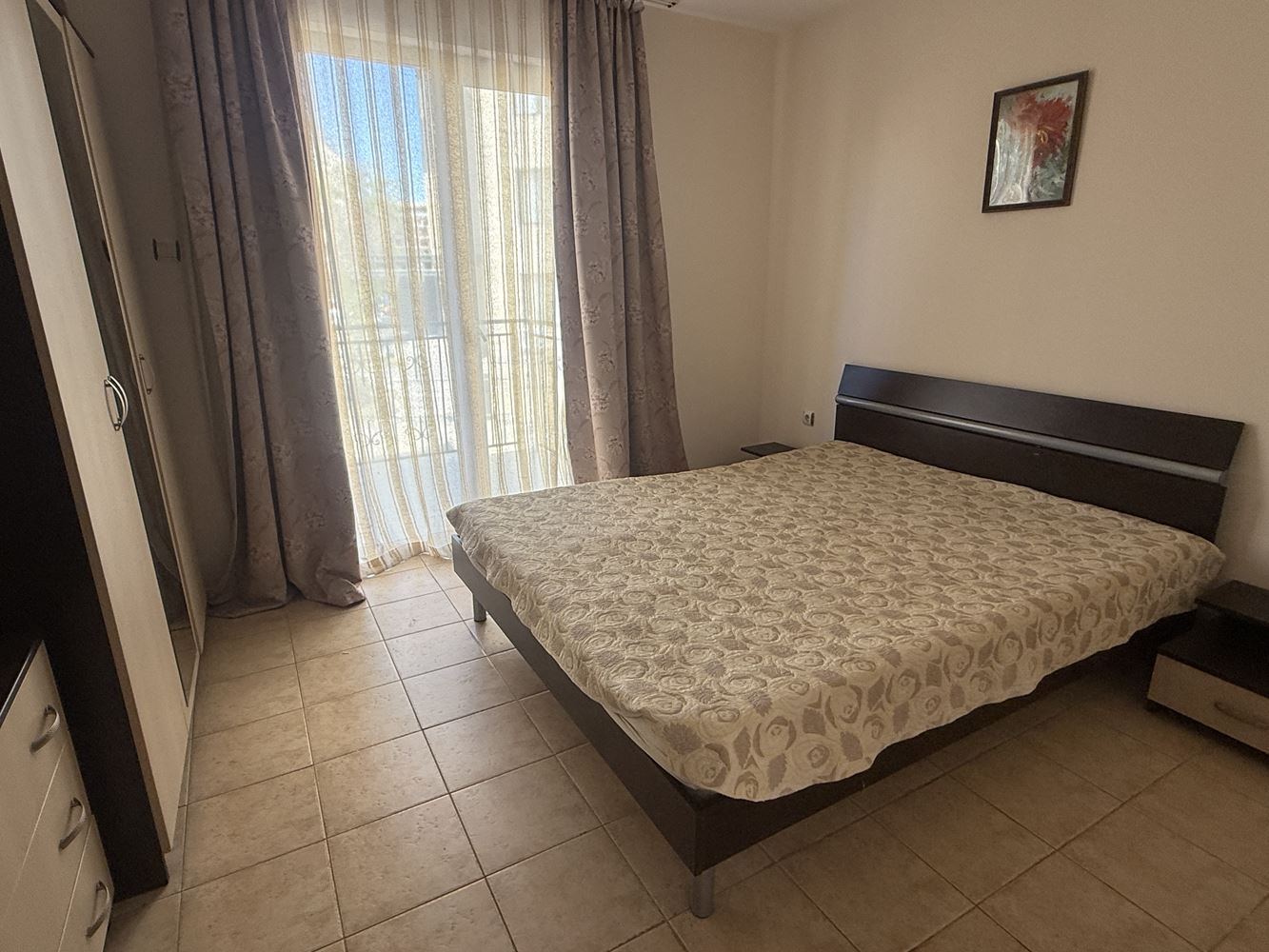 Zwei-Zimmer-Wohnung in Sveti Vlas – 300 m vom Meer entfernt, hervorragende Infrastruktur und Ratenzahlung bis Jahresende