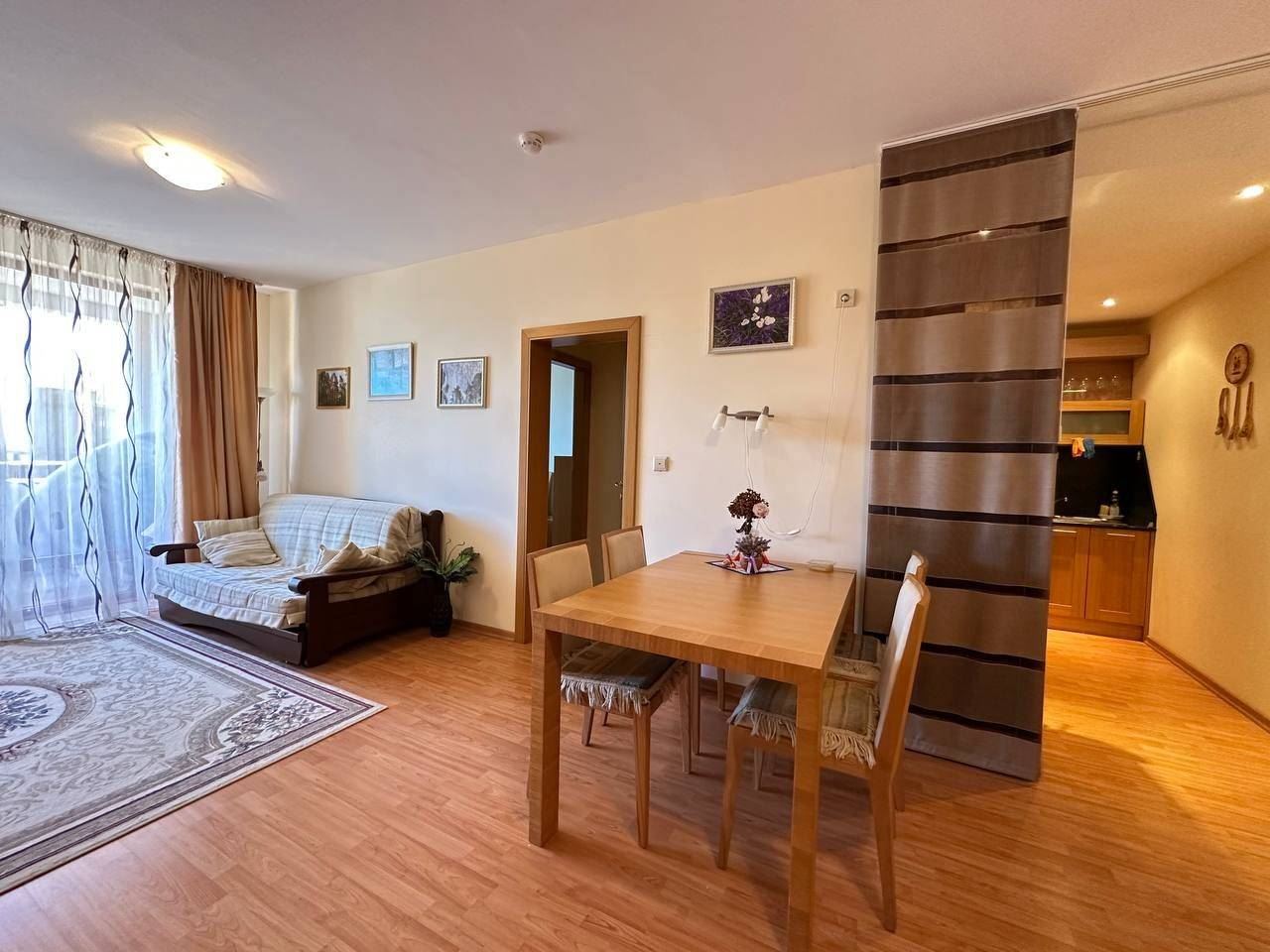 Sveti Vlas – vollständig möblierte Wohnung in erster Meereslinie mit Privatstrand und Meeresatmosphäre
