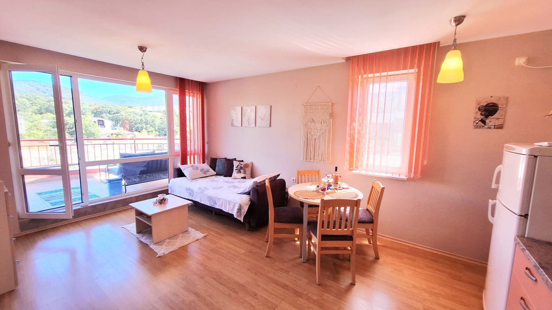 Nur wenige Schritte vom Meer entfernt – gemütliche 3-Zimmer-Wohnung mit zwei Schlafzimmern am Ortseingang von Sveti Vlas