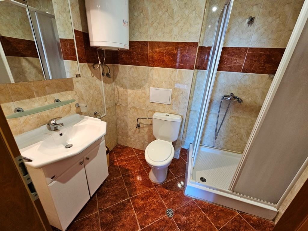 Erste Meereslinie in Sveti Vlas – geräumige Wohnung mit zwei Schlafzimmern und hervorragender Infrastruktur