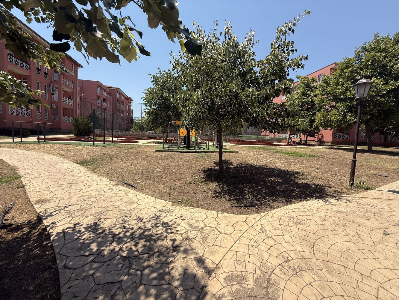 Möblierte Ein-Zimmer-Wohnung mit Poolblick in Sonnenstrand