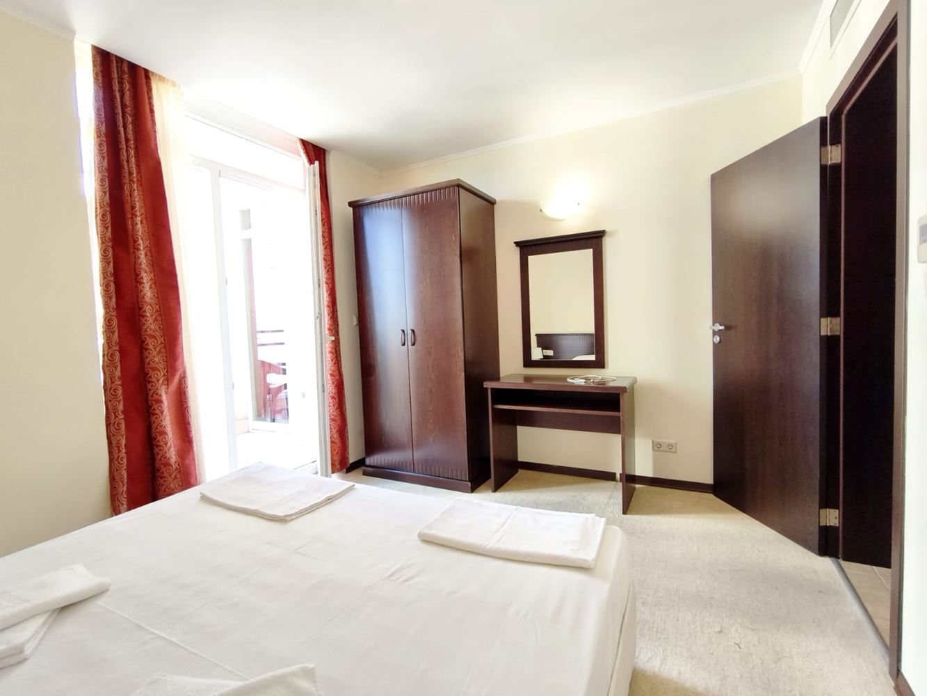 Luxuriöse Zweizimmerwohnung in erster Meereslinie in Pomorie – Komfort und maritimes Ambiente