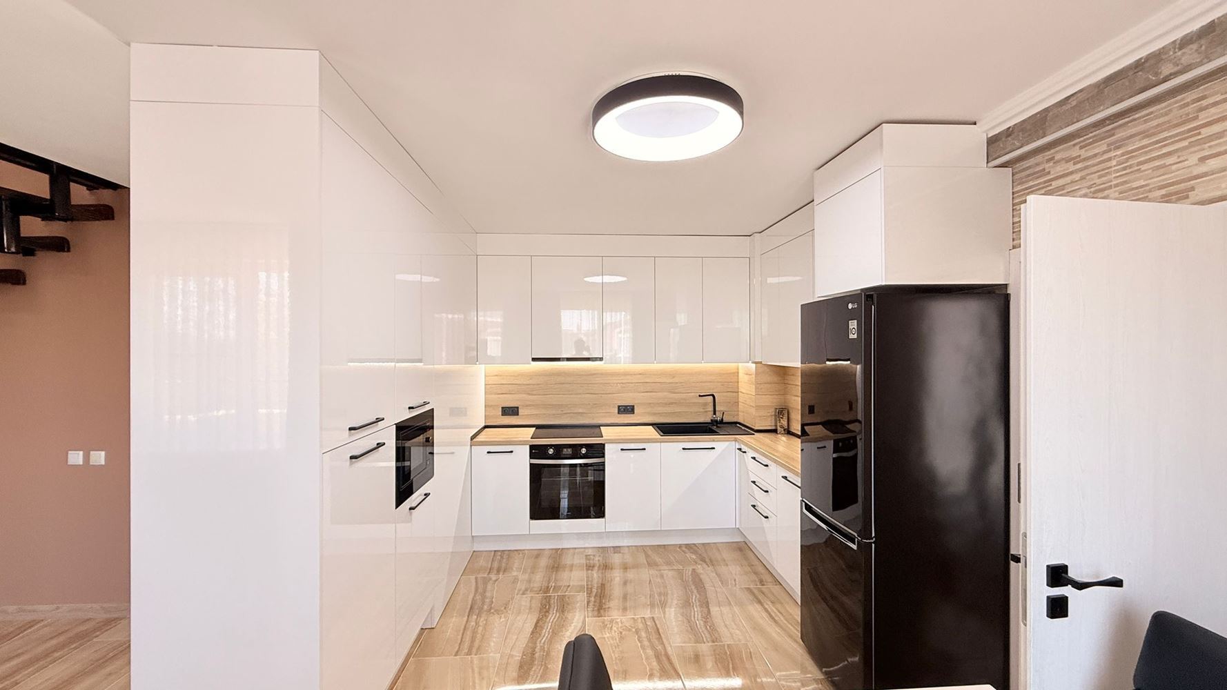 Luxuriöse Maisonette-Wohnung mit drei Schlafzimmern im Herzen von Sonnenstrand – Raum, Stil und Komfort auf zwei Ebenen