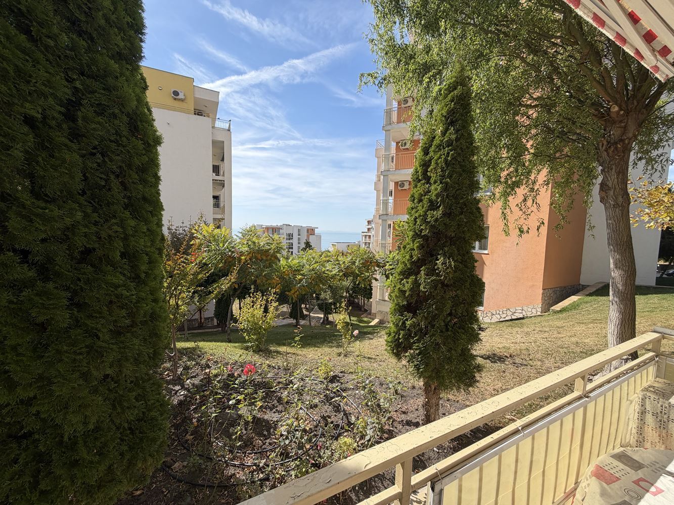 Zweizimmerwohnung mit großzügiger Terrasse und Meerblick in Sveti Vlas – 300 Meter vom Strand entfernt