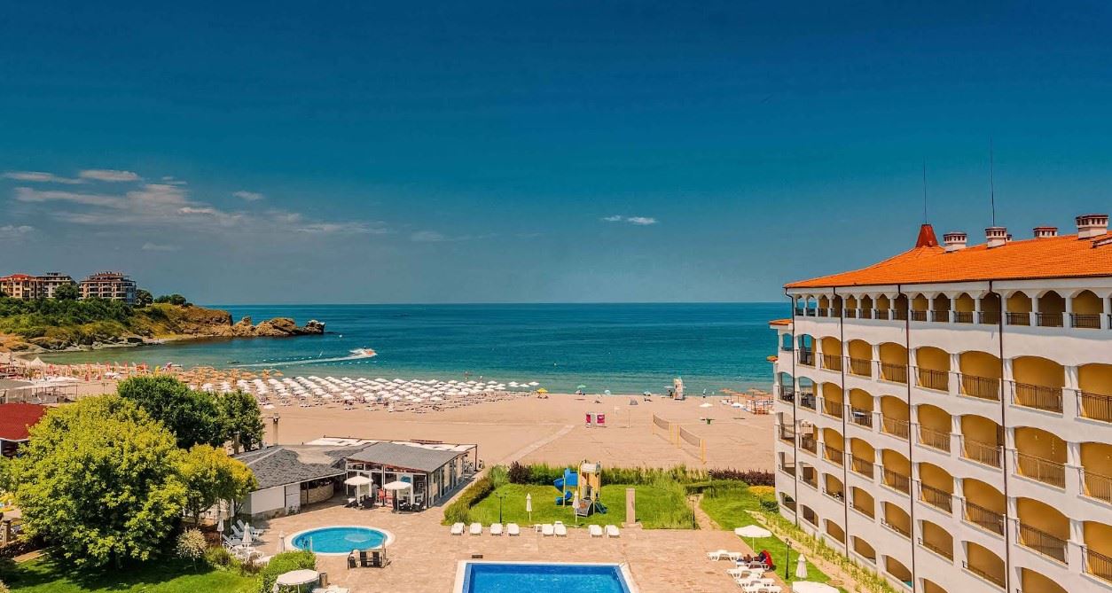 Geräumige Einzimmerwohnung in erster Meereslinie in Zarewo mit vollständiger Möblierung