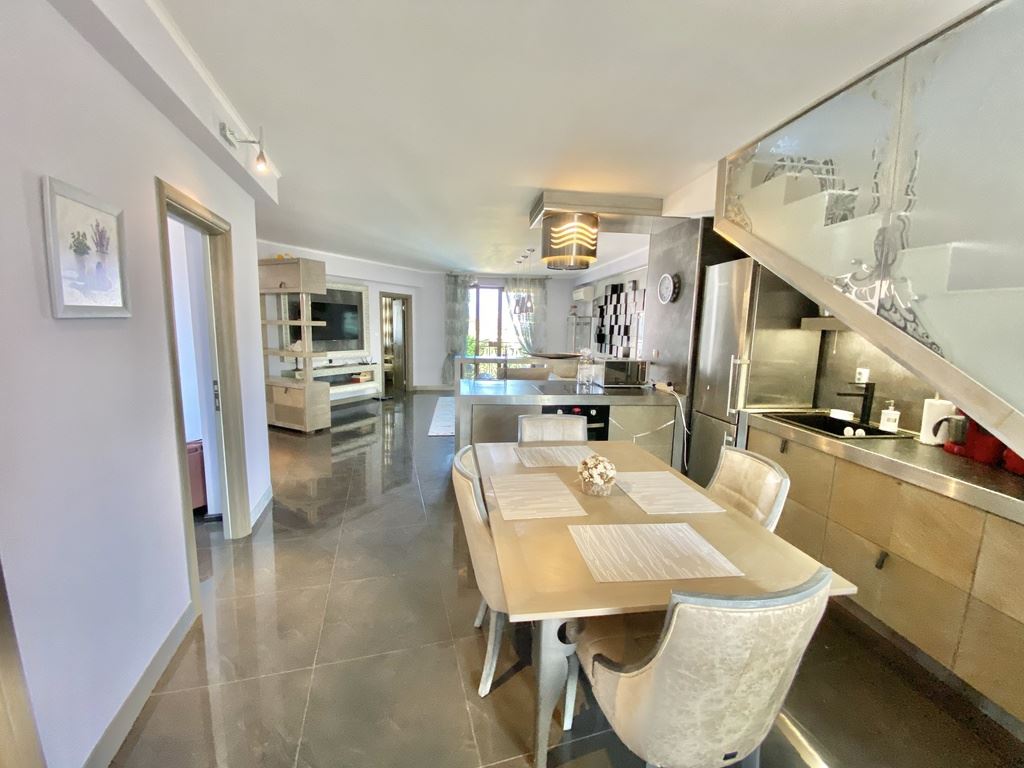 Einzigartige Maisonette-Wohnung in einer Premiumanlage in der Stadt Nessebar