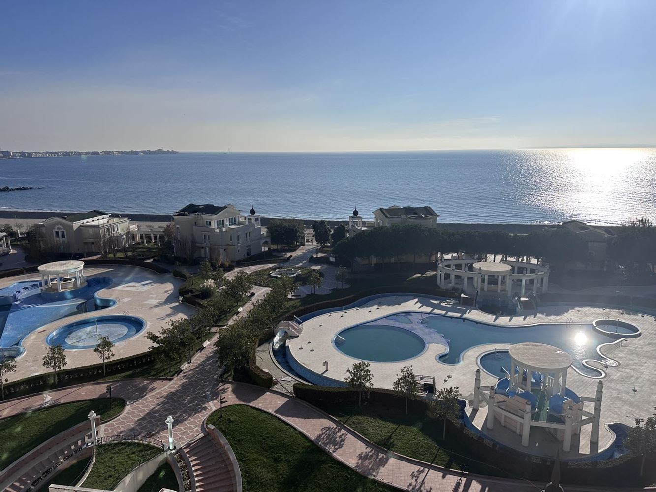 Zwei-Zimmer-Wohnung in Pomorie mit direktem Meerblick – luxuriöses Wohnen am Meer