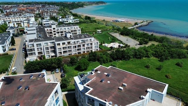 Zwei-Zimmer-Wohnung in erster Meereslinie in Sarafovo – Komfort, Stil und Meeresatmosphäre in einer Wohnanlage