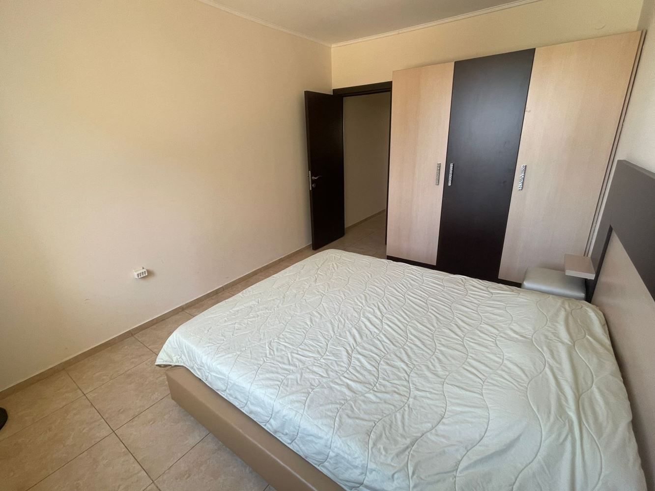 Stilvolle 3-Zimmer-Wohnung im Erdgeschoss mit Poolblick – nur 300 Meter vom Meer in Nessebar entfernt