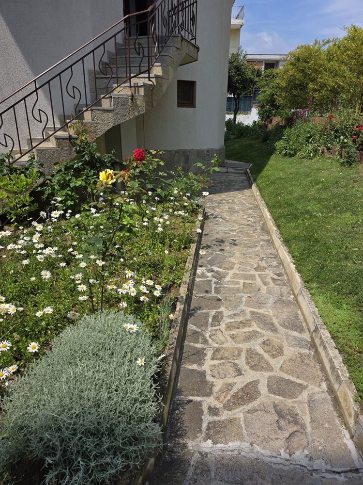 Apartment mit zwei Schlafzimmern im Erdgeschoss in Sveti Vlas – Komfort, Licht und Meeresnähe