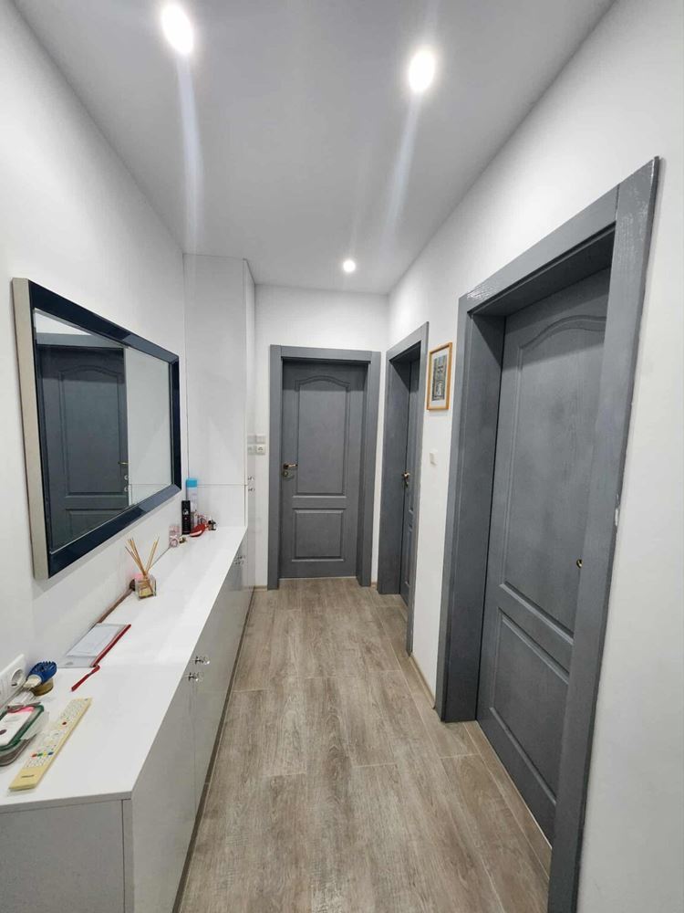 Drei-Zimmer-Wohnung mit Blick auf den Pool in Sveti Vlas – Komfort, Stil und hervorragende Lage