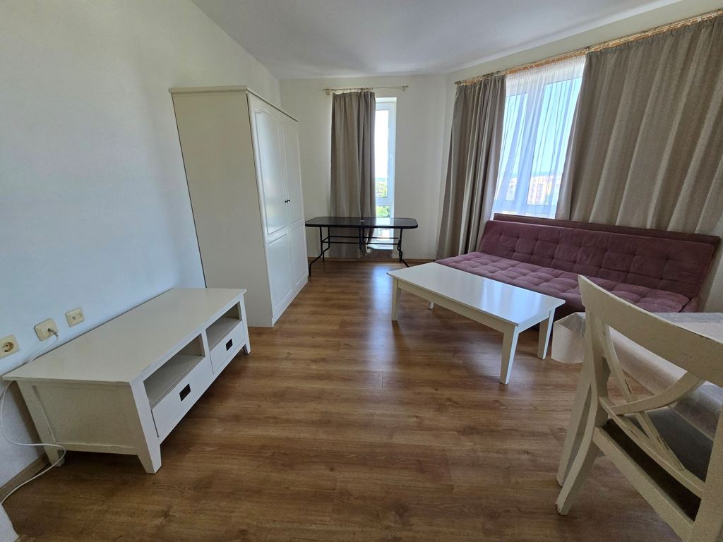 Großzügige Drei Zimmer Wohnung mit hervorragender Lage und Nähe zum Meer