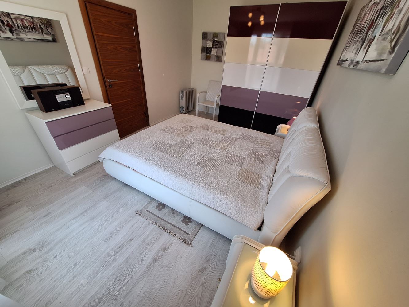 Geräumige 3-Zimmer-Wohnung mit Parkplatz nur 200 Meter vom Meer entfernt in Sveti Vlas