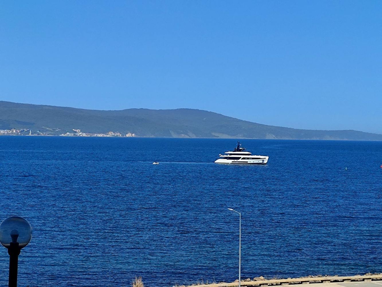 Erste Meereslinie in Nessebar – 2-Zimmer-Wohnung mit direktem Meerblick, bezugsfertig