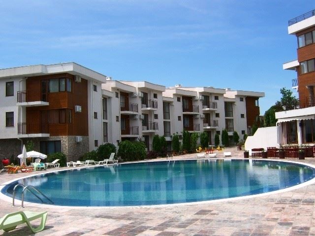 Panorama-Apartment mit zwei Schlafzimmern nur wenige Meter vom Strand entfernt in Elenite mit atemberaubendem Blick auf die Bucht