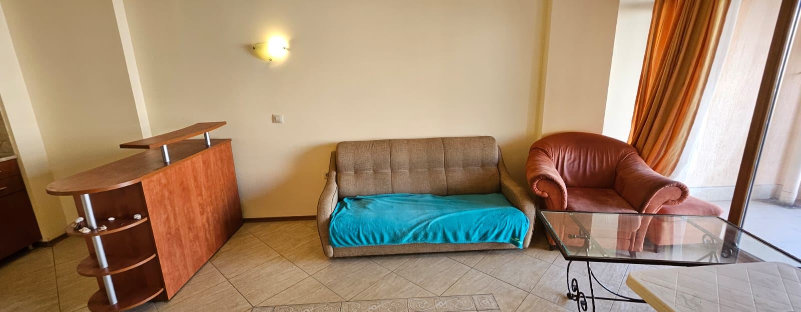Geräumige 2-Zimmer-Wohnung mit Poolblick – möbliert, mit Akt 16 und bezugsfertig
