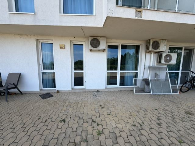Zwei-Zimmer-Wohnung in erster Meereslinie in Sarafovo – Komfort, Stil und Meeresatmosphäre in einer Wohnanlage