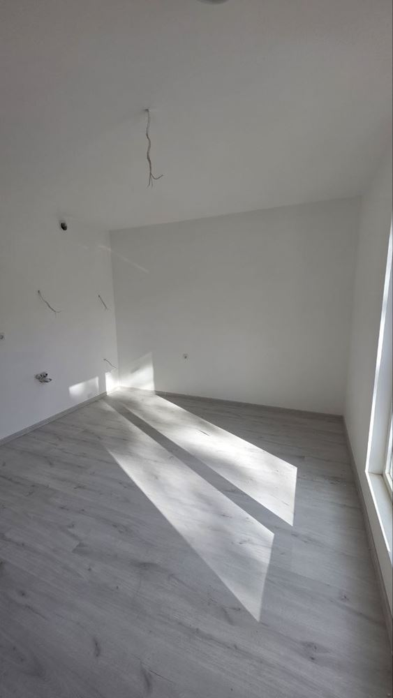 Funktionales Studio im Erdgeschoss – ausgezeichnete Gelegenheit für Investition oder gemütliches Zuhause