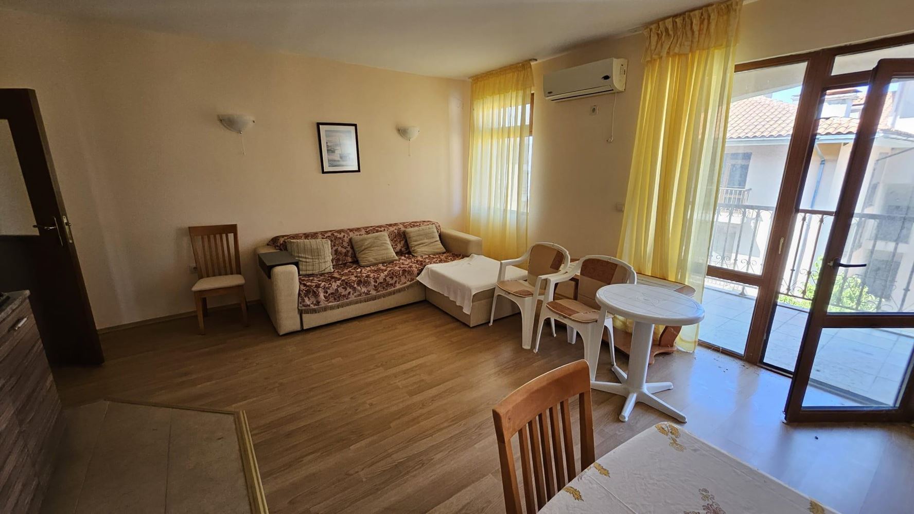 Zweizimmerwohnung mit einem Schlafzimmer in Primorsko mit Akt 16 – Swimmingpool, geschlossene Wohnanlage und Strand in fußläufiger Entfernung