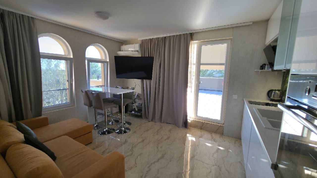 Drei-Zimmer-Wohnung mit zwei Schlafzimmern und großer Panoramaterrasse in einer stilvollen Wohnanlage in Sonnenstrand