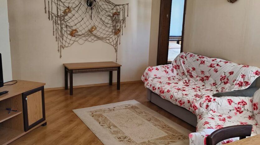 Zwei-Zimmer-Wohnung in erster Linie in Elenite mit Meerblick und ausgezeichnetem Investitionspotenzial