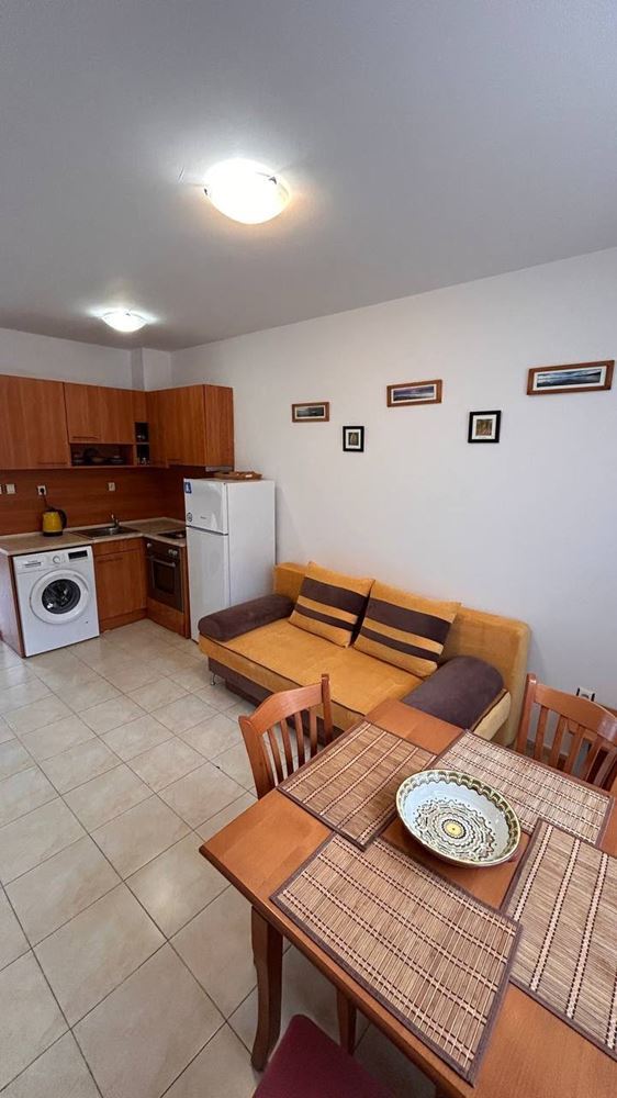 Geräumige 3-Zimmer-Wohnung mit zwei Schlafzimmern in einer geschlossenen Anlage in Sonnenstrand
