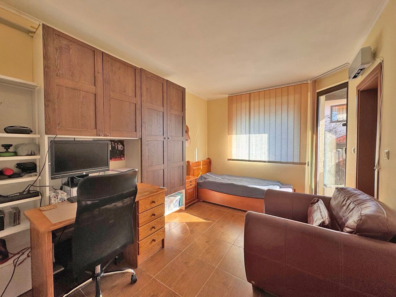 Geräumige 3-Zimmer-Wohnung mit Panoramablick auf Meer und Berge – Komfort, Stil und Ruhe inmitten der Natur