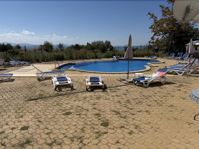 Zwei-Zimmer-Wohnung in erster Reihe am Meer in Sarafovo – Komfort, Stil und Meeresatmosphäre in einer Wohnanlage