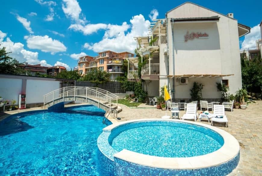 Apartment mit zwei Schlafzimmern im Erdgeschoss in Sveti Vlas – Komfort, Licht und Meeresnähe